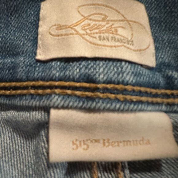 Women's Levi's 515 Bermuda Style Mid-Rise Denim Jean Shorts - Size 16 - Picture 3 of 5